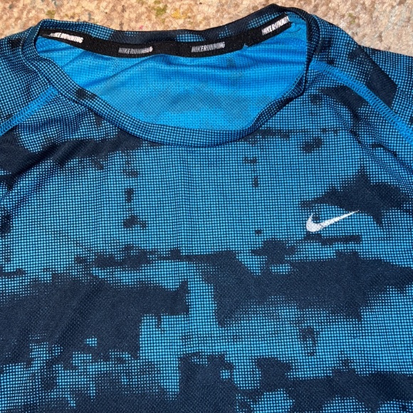 Nike Dri Fit - Picture 2 of 5